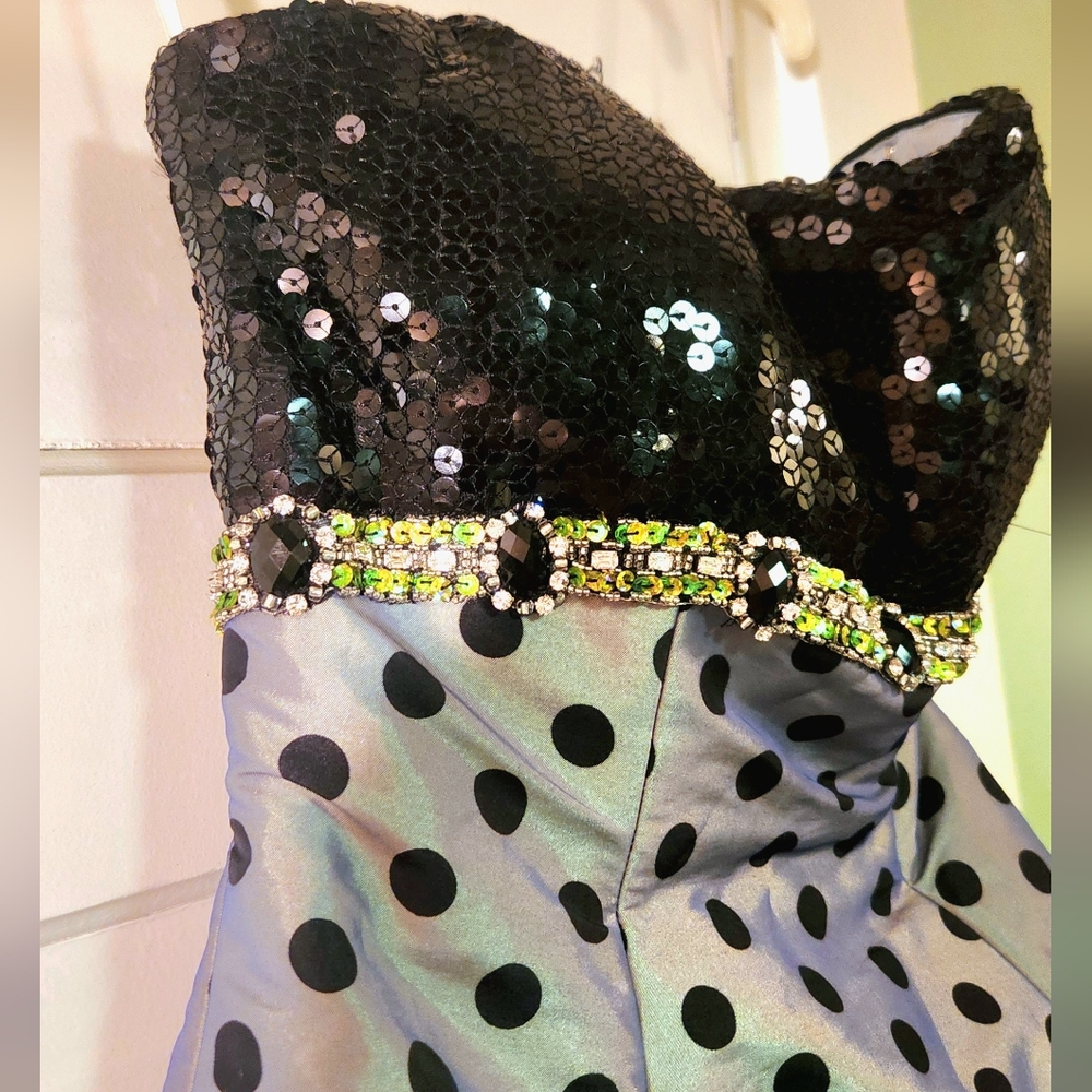 Black and Green Formal Dress - Picture 2 of 7
